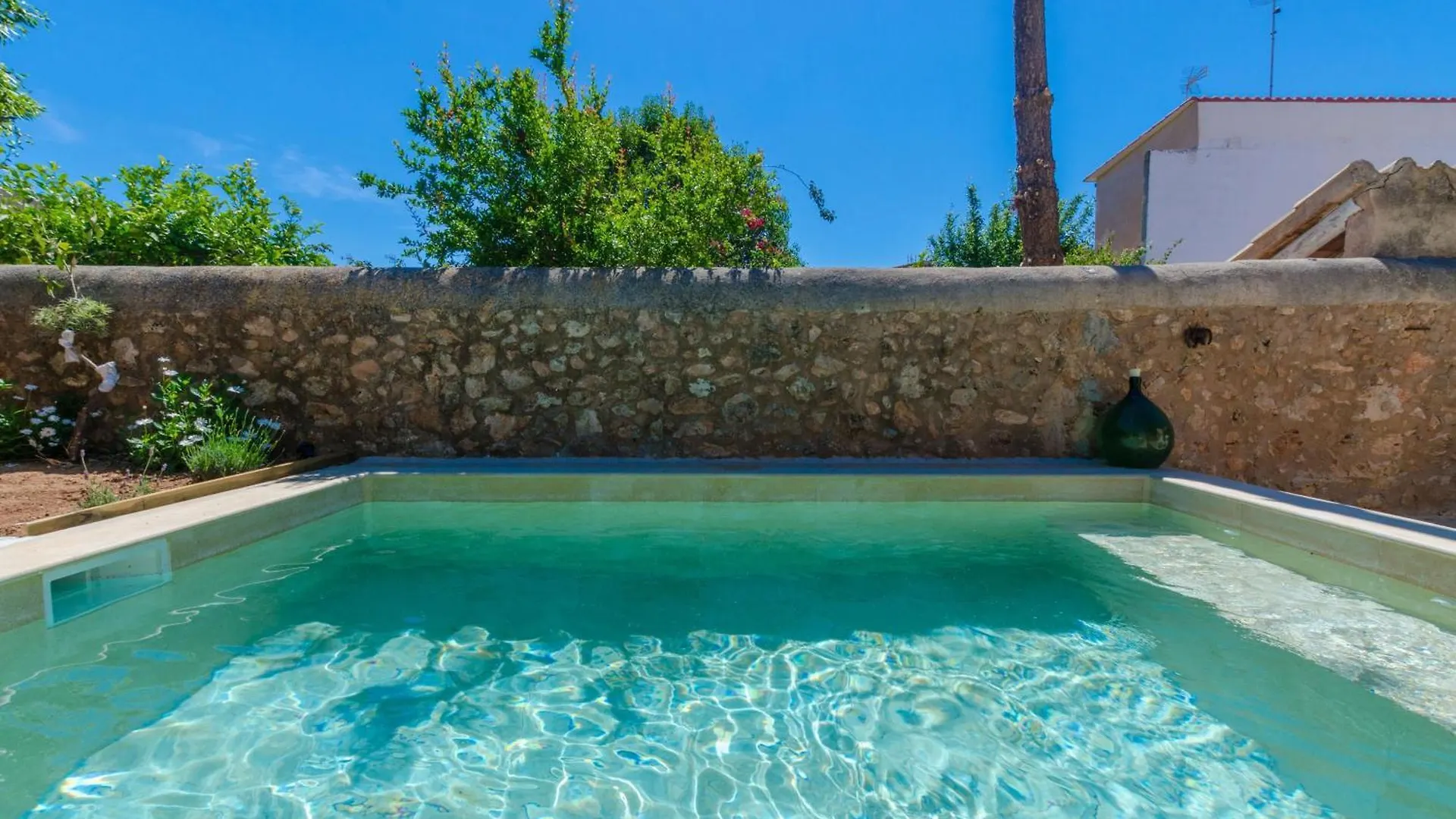 Can Mora Campos Villa