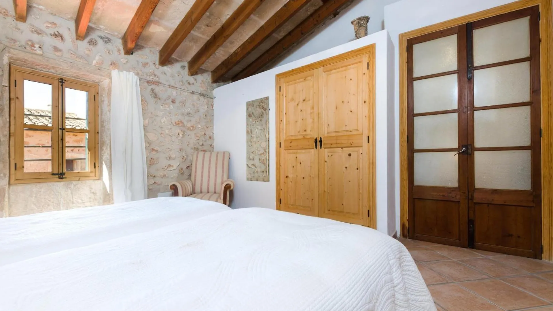Can Mora Campos Villa