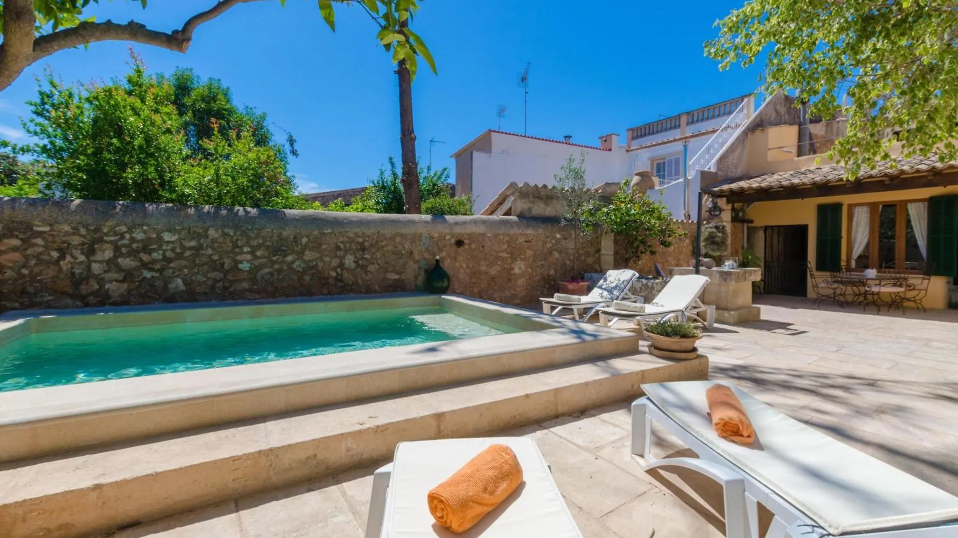 Can Mora Campos Villa